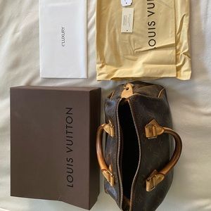 AUTHENTIC Louis Vuitton classic speedy 25 gently used, no smoking pets or smoke!